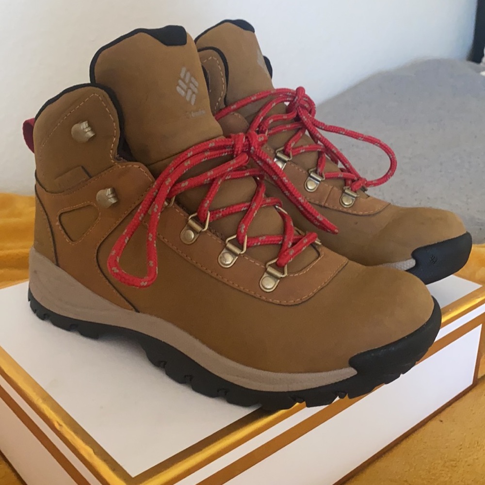 Columbia Newton Ridge Hiking Boots